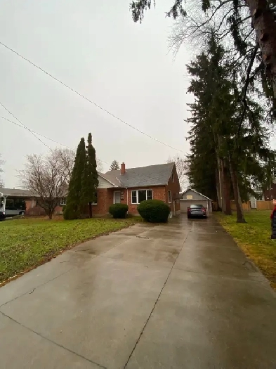 4 Bedroom 1 Bath House for Rent in Chatham ON Image# 8