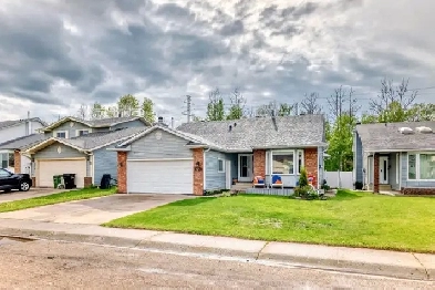 Lovely La Perle 4 level split backing onto trees!! Image# 4