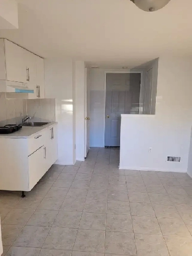 Rental Bachelor Basement Image# 4