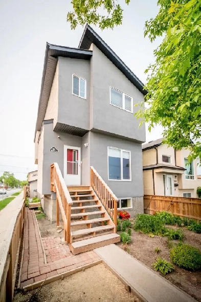 House For Sale - 1921 Notre Dame Avenue Image# 2