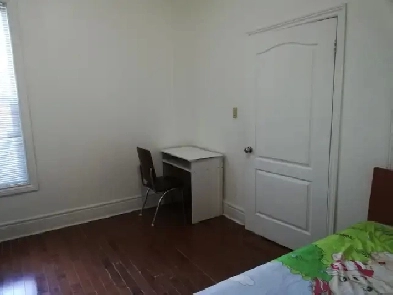 Lansdowne and Bloor 1 bedroom Long term rental  850 Image# 2