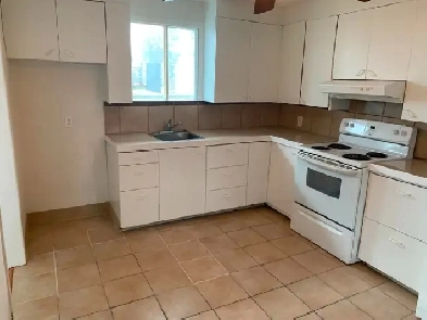 Hawkesbury 106 Regent, Two bedroom main floor with deck Quite Image# 7