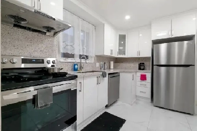 Bungalow house 4 Bedroom with 2 washroom for rent,walk to subway Image# 3