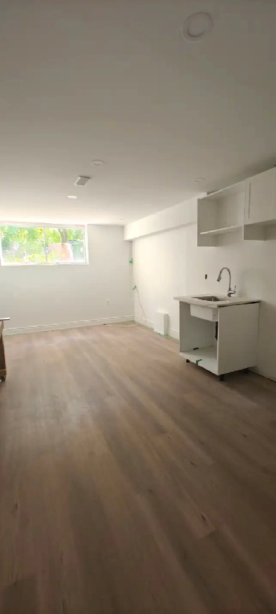 Bachelor apartment for rent in the Danforth/Main street area Image# 1