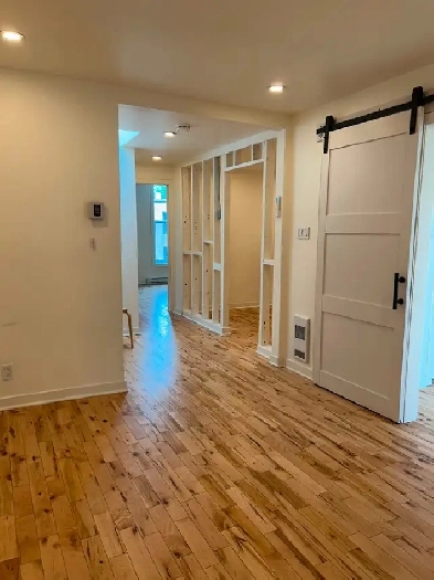 GRAND 4 ½ AVEC BALCON Saint Henri Image# 1