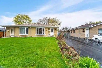 3BR 2WR Semi-Detached in Mississauga near Bloor / Mississauga Va Image# 1