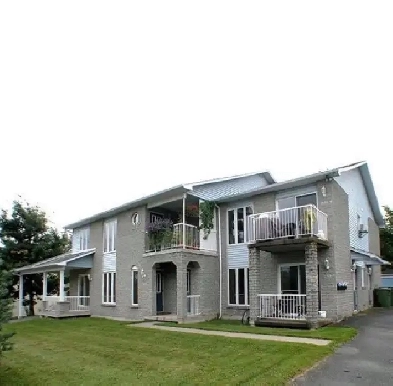 4 1/2 meublé au complet Image# 1