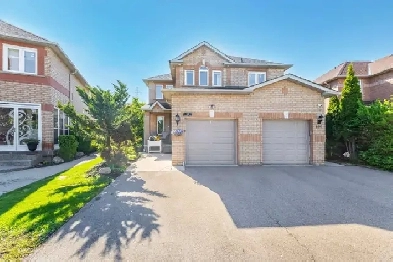 3BR 3WR Semi-Detached in Mississauga near Eglinton & Kennedy Image# 1