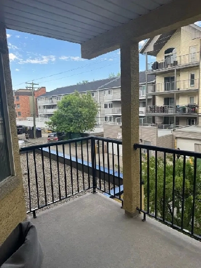 Private Room   Bathroom – Female Roommate Wanted (Chinook SW) Image# 1