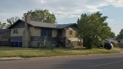 House For Sale NORTH BATTLEFORD Image# 20