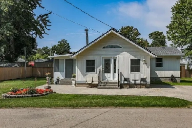 Large Family Home for Sale - Crystal Beach Image# 4