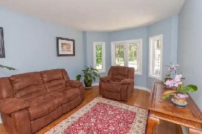 4 BEDROOM BUNGALOW MAIN FLOOR (ROOM AVAIL.  TO SHARE FEMALES) Image# 1