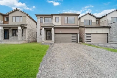Spacious 4-Bed Detached Home w Main Floor Den & Double Garage Image# 10