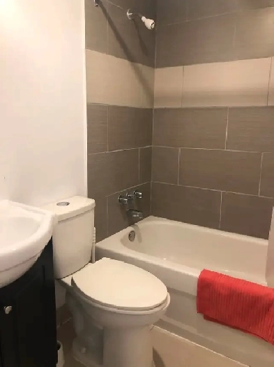 3 1/2 chambre fermée | Métro Pie-IX | Chauffage et eau chaude Image# 6