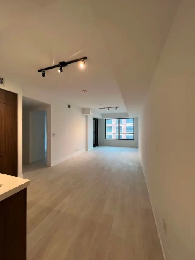 1 Bedroom, 1 Bath In Leaside (Parking & Locker Included) Image# 1