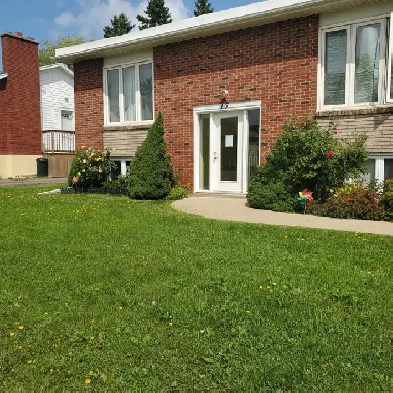 15 Ayer Avenue – Small Quiet Building Image# 1