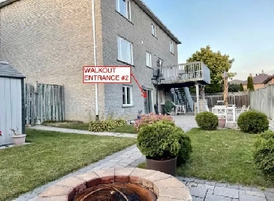 2 Den Bright & Spacious Walk-Out in Richmond Hill Image# 6