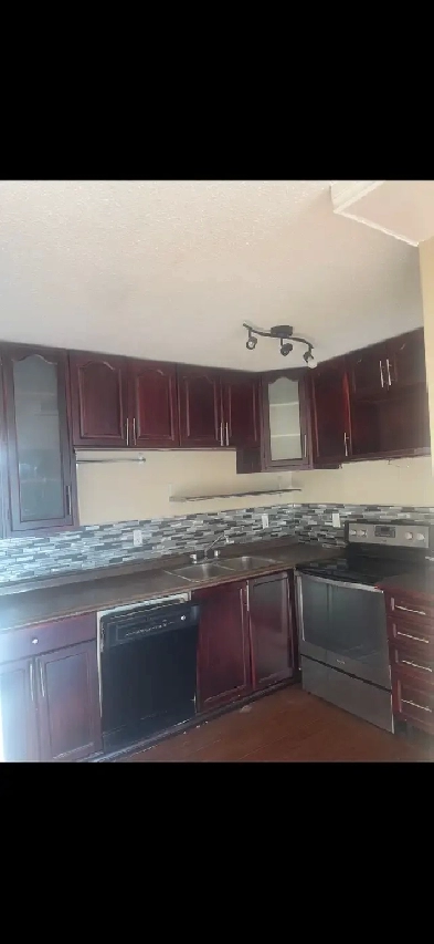 NICE 3 BR CONDO APARTMENT 118 AVE & 32 ST NW $94,900 Image# 1