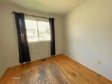 Bright, Single Bedroom Available on Grove St. East Image# 1