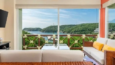 PRESTIGIEUX CONDO 3 CAC OCEAN FRONT A HUATULCO Image# 1