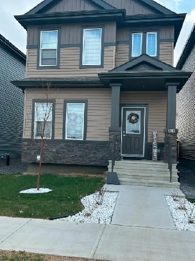 FULL HOUSE - 4-Bedrooms, 3 Bathroom Home with Main Floor Bedroom Image# 12