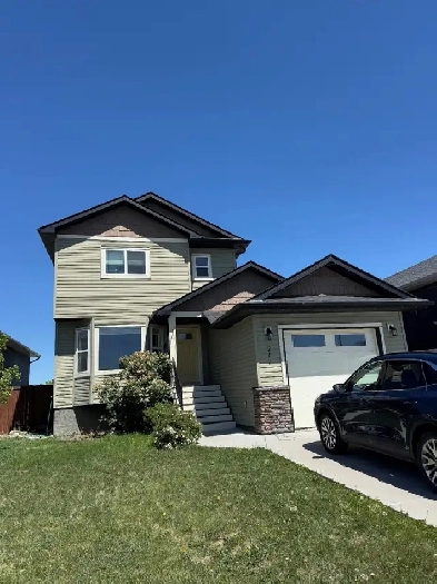 MLS#A2226261 - 217 Sundance Drive Coalhurst, AB Image# 1