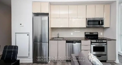 Furnished 1-Bedroom Corner Unit at Waterscapes | Huge Balcony Image# 13