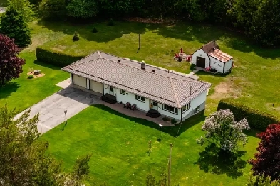 Nestled On 1 Acre - 450 Concession 11 East, Tiny Township, ON Image# 8