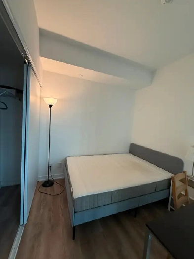 (Yonge & Dundas) 3-bedroom newly built condo with CN Tower View Image# 3