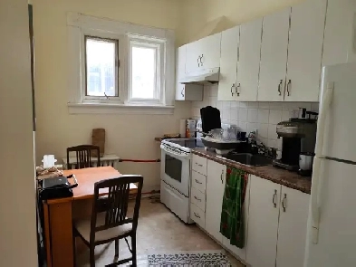 Spacious bachelor suite at downtown core, $1295, August 1 Image# 3