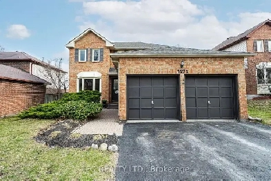 ✨MOVE IN READY 4 BED 4 BATH DETACHED HOME WITH DBL CAR GAR! Image# 1