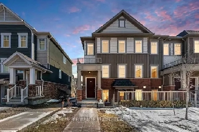 ⚡BRIGHT AND SUNNY 2 BEDROOM END UNIT STACKED TOWNHOME! Image# 1