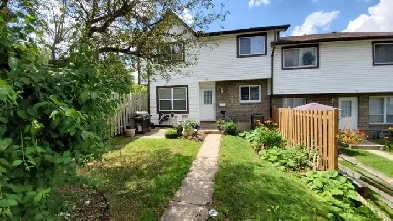 Beautiful 3 bedroom End-Unit Townhouse in Pioneer Park! Image# 1