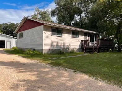 96 RHEAULT AVE. LORETTE, MB MAIN HOUSE HEATED GARAGE Image# 1