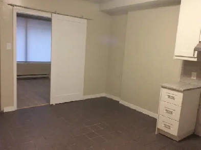 ½   den  Ahuntsic Metro Sauve  - 9517 Rue Lajeunesse Image# 1