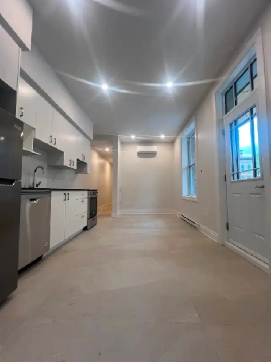 5 Minutes À Pied Du Métro Laurier, Tous Électros Inclus ! Image# 1