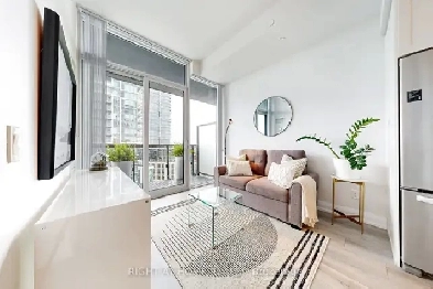 INVEST! WOW 1 DEN right at VMC Subway Station! Image# 1