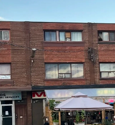 Bright & Spacious 2-Bedroom in Prime Mimico Location Image# 1