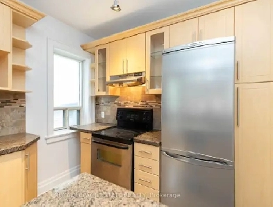 Cool 1 Bedroom with Glass and Brick Features Heart of the Annex Image# 6
