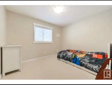 Room available for rent only for girls Image# 1