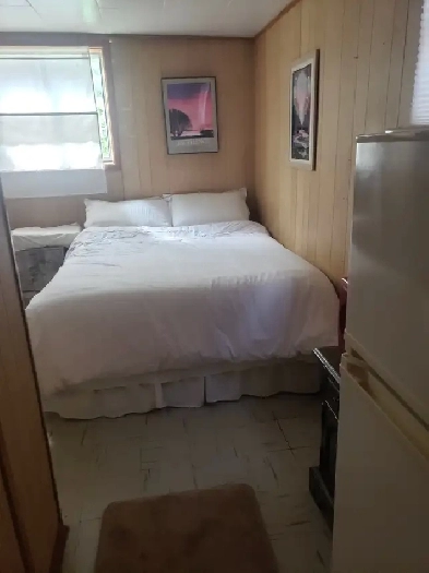 2 rooms available for short term, near Chinook mall Image# 2