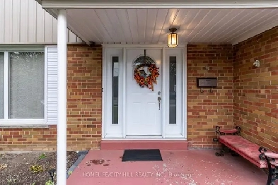 Bright & Spacious Room for Rent – Luxury Mississauga Home Image# 1