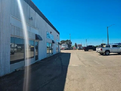 INDUSTRIAL BAY FOR LEASE in Spruce Grove Image# 1