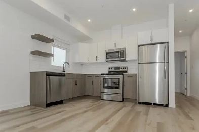 Luxury 2 Bed 2 Bath Apartment Penthouse Move In Ready! Image# 2