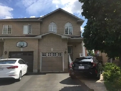 Private Bedroom near Mavis & 401 in Mississauga for girls Image# 1