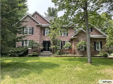 Executive Home with 5 Large Bedrooms   Pool  - Turn Key! Image# 10