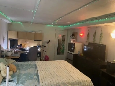 Big room for rent on hamilton mountain by juravinski hospital Image# 2