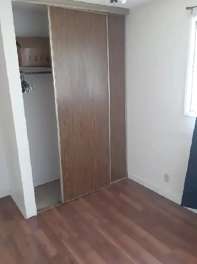 Room for rent in a three bed one bath house. Image# 2