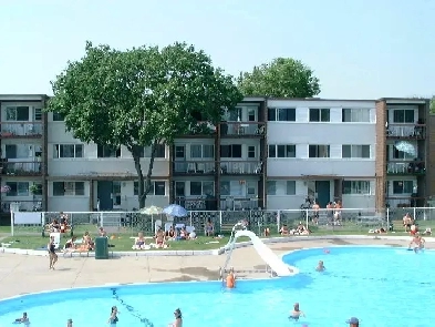 1 1/2/ PISCINE / 580.00$ / 1ER AVRIL Image# 1