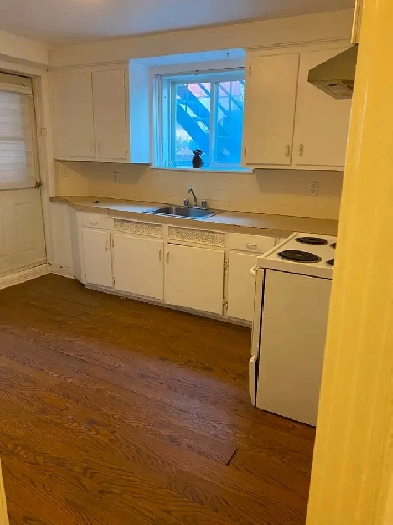 3 1/2 disponible 1 er juillet - semi basement available July 1st Image# 1